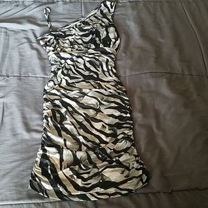 Black and white patterned dress